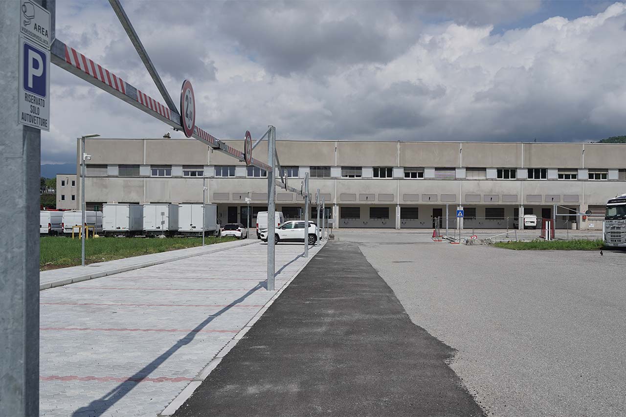 uffici e capannoni in affitto